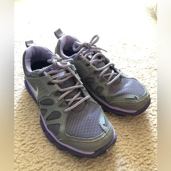 Nike Shoe - Picture 1 of 8